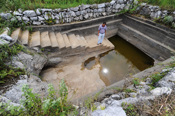 C China's Hunan hit by lasting droughts