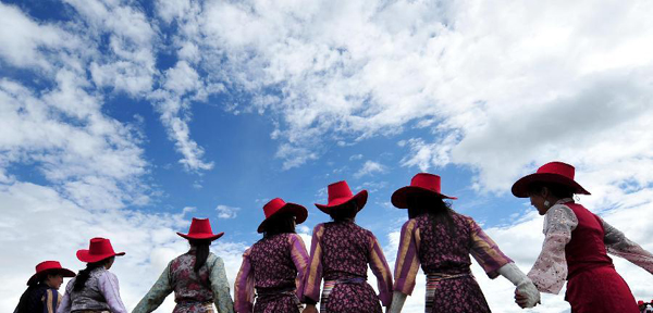 300-year-old horse race festival kicks off in Tibet