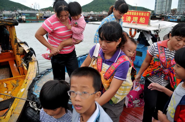 Tropical storm rocks South China province