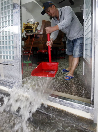 Tropical storm rocks South China province