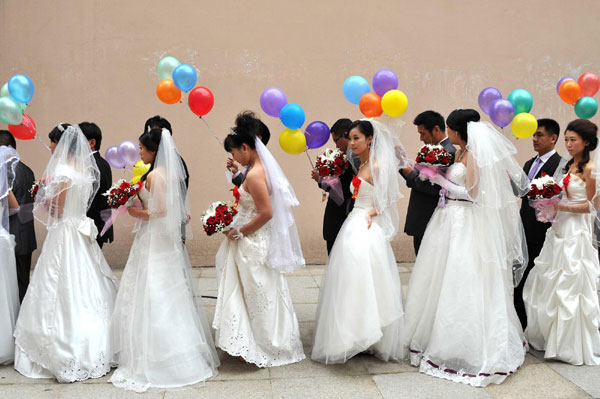 Free group wedding offered in E China