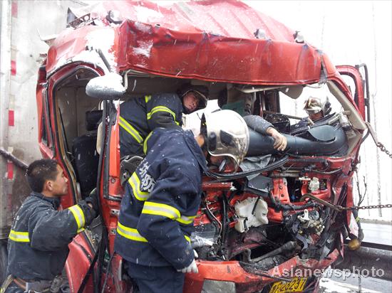 Sudden snow unleashes deadly chaos on freeway