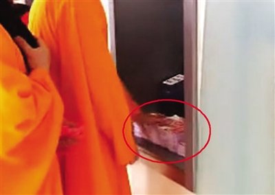 Fake partying monks detained by police