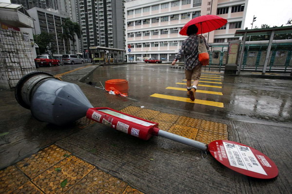 Typhoon Vicente lashes South China