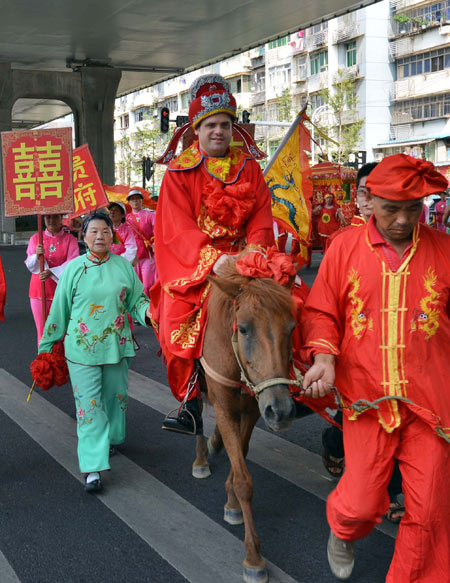 Ancient Chinese wedding for newlyweds