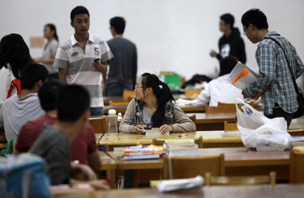 Students forgo sleep to claim spot at library