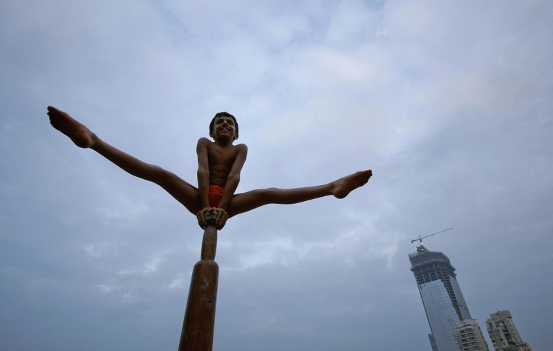 Reuters images of the year 2012- Stunts