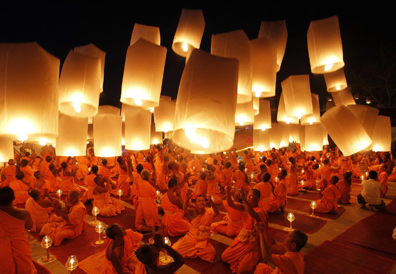 Buddhist monks pray for new year in Thailand