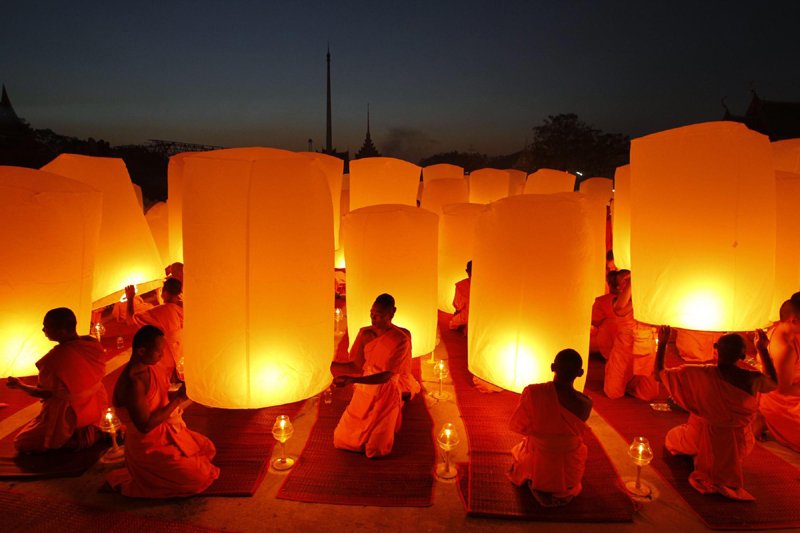 Buddhist monks pray for new year in Thailand