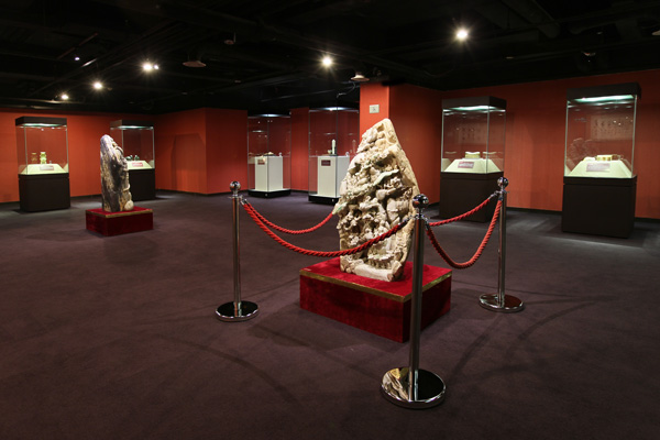 Precious jade on display for free in Beijing