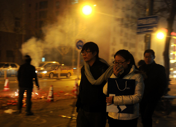 Lantern fireworks bring festival smog