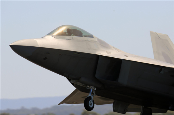 F-22A Raptor performs in Australian Intl Airshow