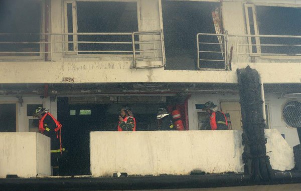 Leisure boat caught on fire in Wuhan