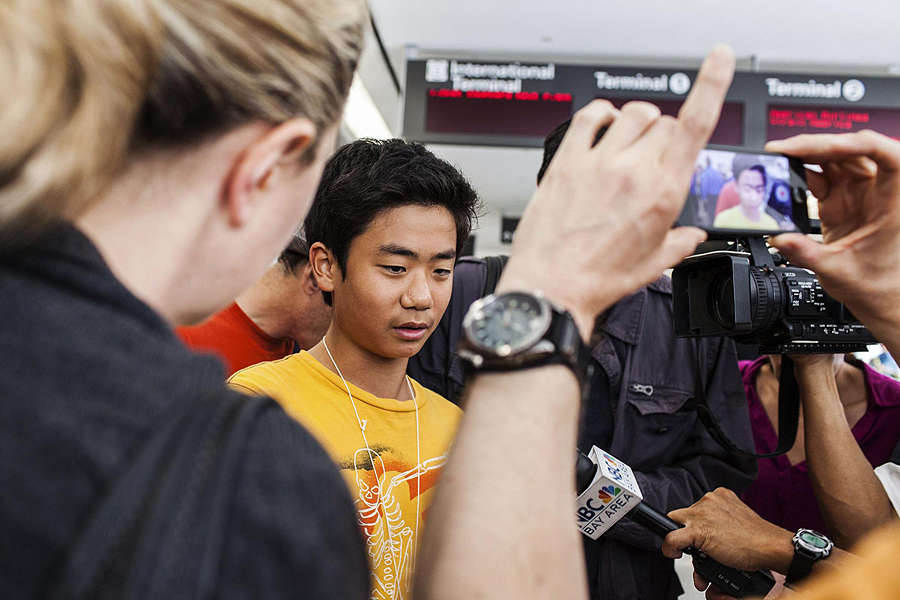 Asiana flight crashes at SFO