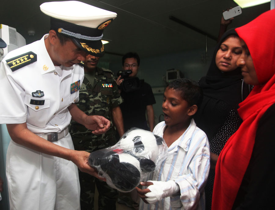 Hospital ship Peace Ark stops in Maldives