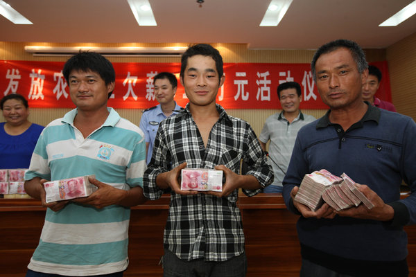 Police help workers recover wages in E China