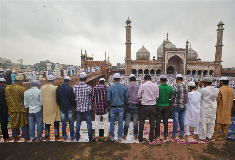 Muslims around the world mark end of Ramadan fast