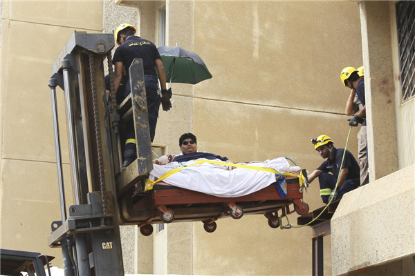 610 kg Saudi man forklifted to hospital