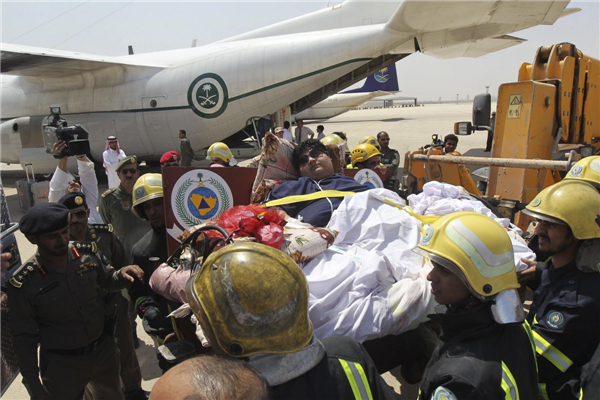 610 kg Saudi man forklifted to hospital