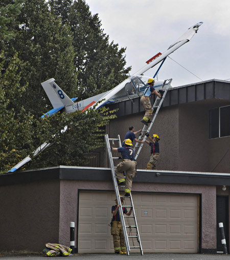 A glider crashes to house rooftop in UK