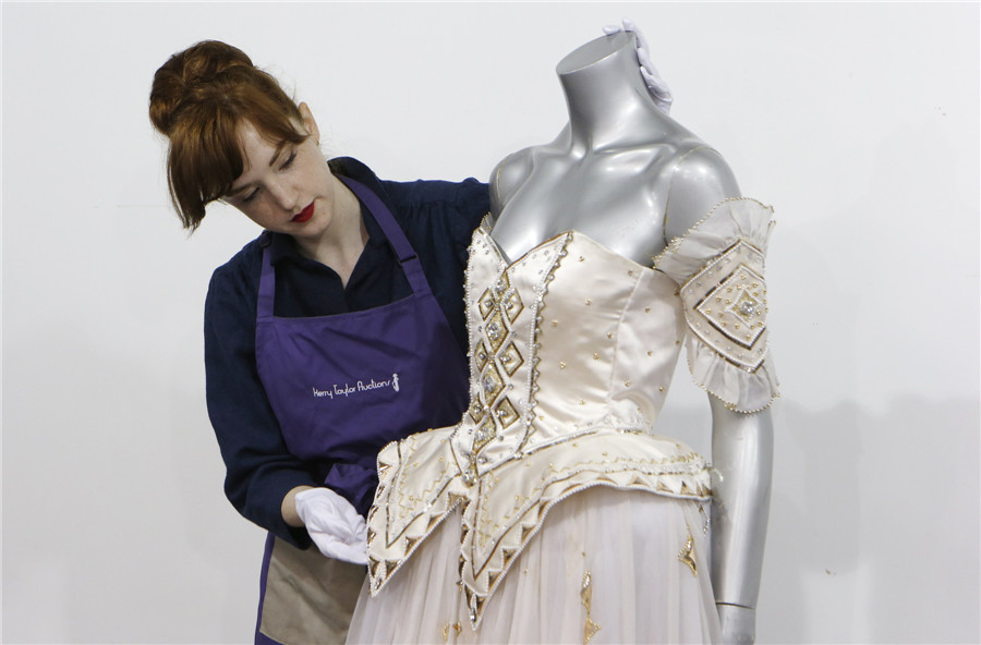 Ball gown worn by Diana fetches $167,000