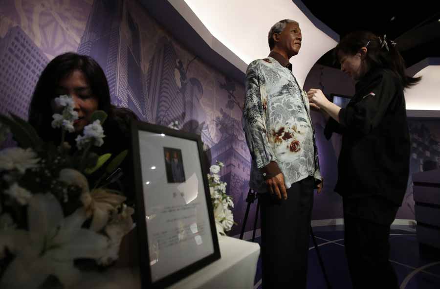 S Africa holds memorial service for Mandela