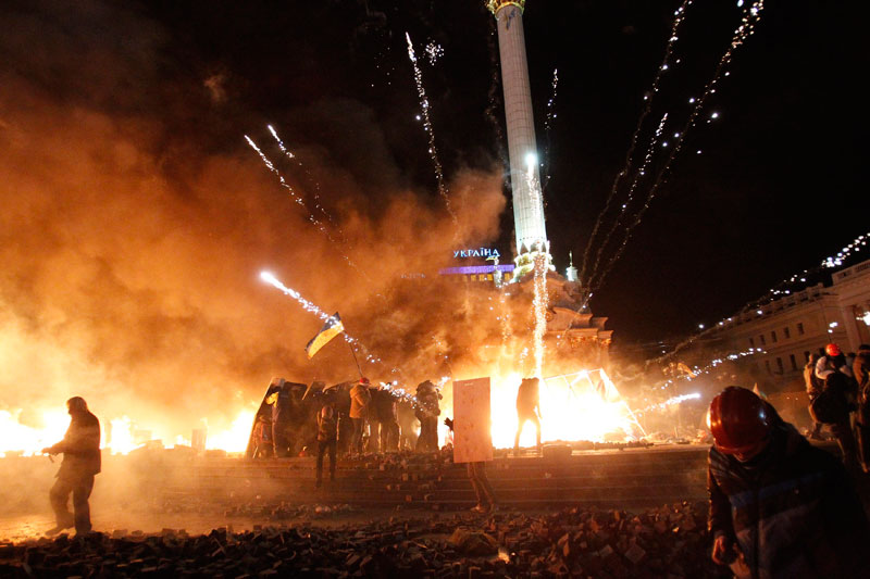 Riot police move in against Kiev protest camp