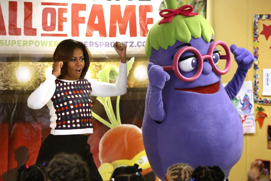 US first lady dances with kindergarten kids