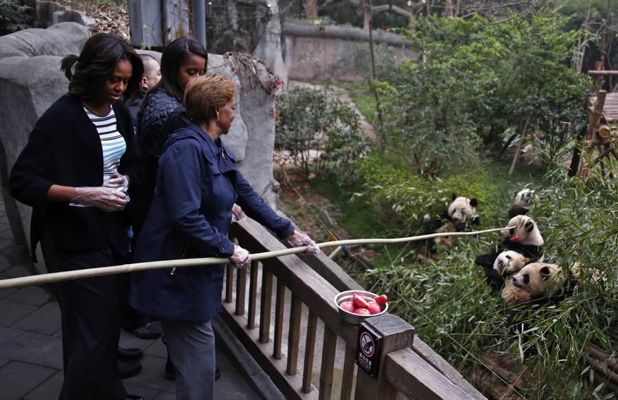 US first lady visits giant pandas