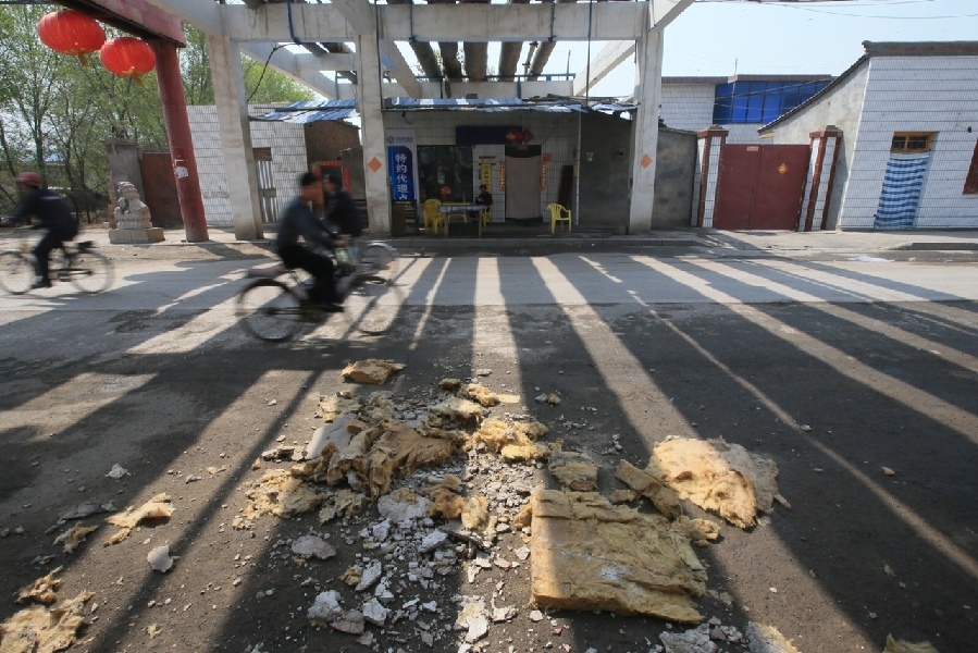 Lanzhou villagers forced to move due to pollution