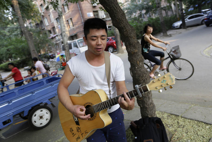 Beijing's street singer never lets you down