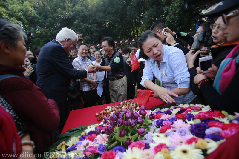 Precious tulips plundered in Central China