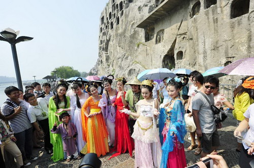 Qixi Festival activity held at Longmen Grottoes