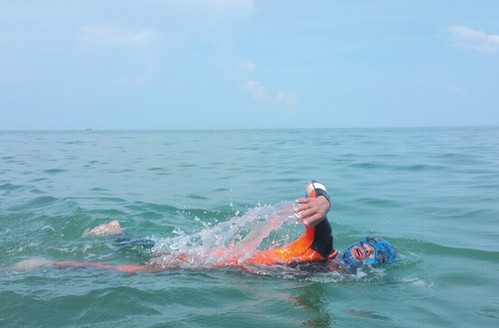 Swimmer's challenge captures attention of adventure lovers