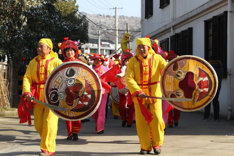 Spring Festival atmosphere spreads in Guzhu village