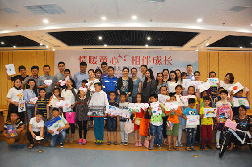 Liangjiang women's association warms children's hearts