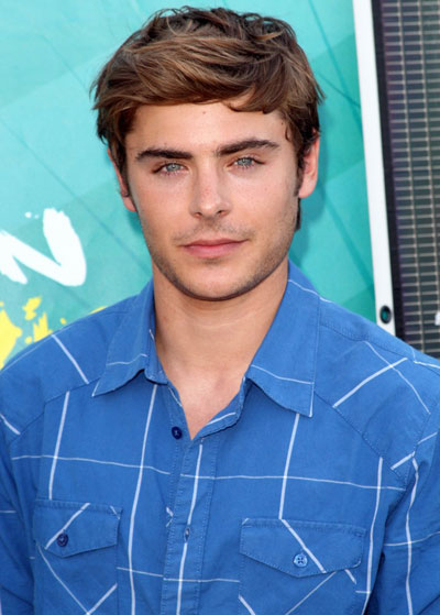 Zac Efron arrives at the Teen Choice 2009 Awards