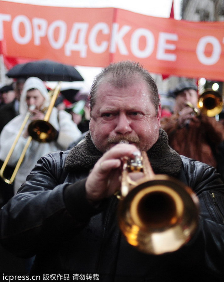 Moscow commemorates October Revolution