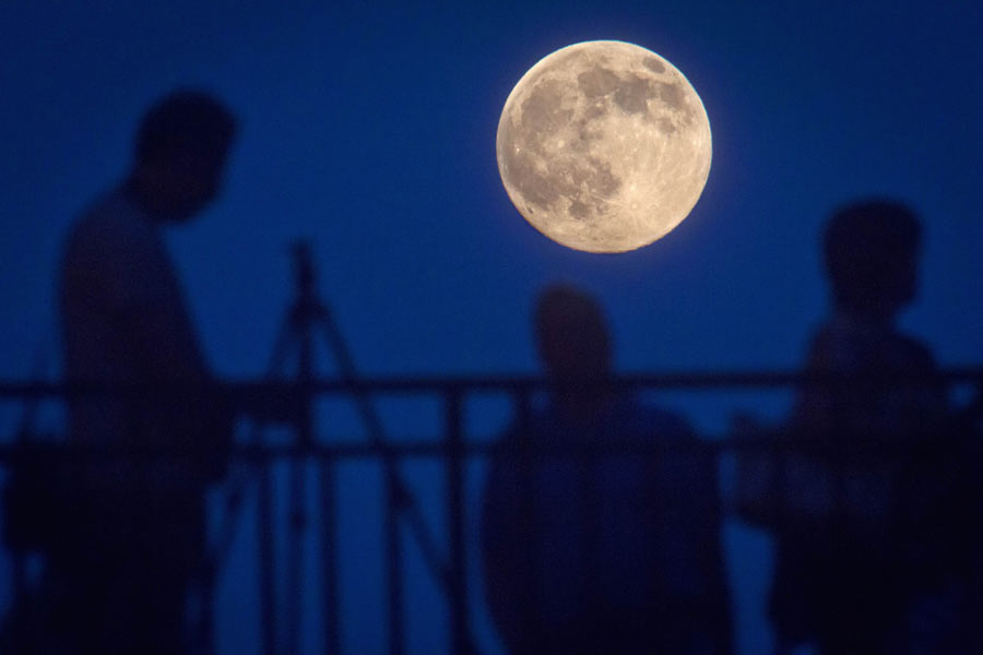 Supermoon dazzles the skies on Saturday