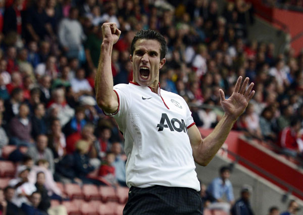 Van Persie hat-trick seals late win for Man United