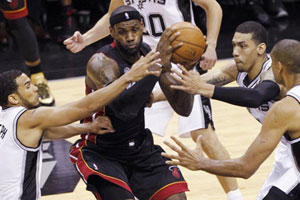 Manu Ginobili sparks Spurs to Game 5 win