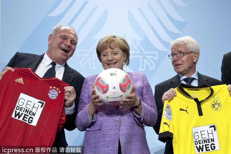 World leaders root for soccer