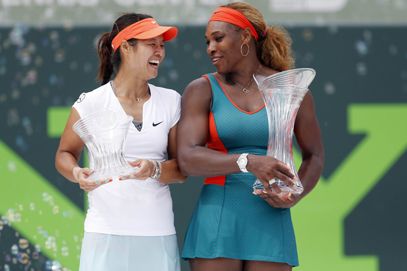 Serena Williams beats Li Na for Sony Open title