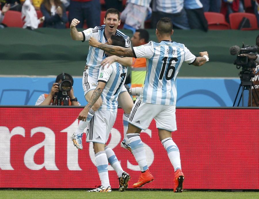 Messi scores 2 as Argentina beats Nigeria 3-2