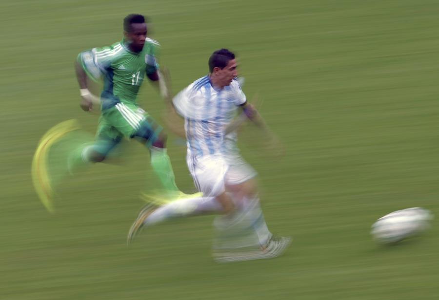 Messi scores 2 as Argentina beats Nigeria 3-2