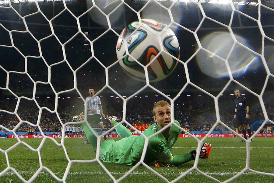 Argentina into World Cup final on penalties