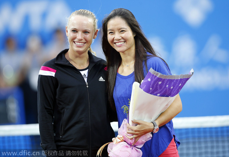 Li Na waves good-bye to hometown fans