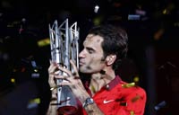 Federer thrashes Murray at ATP Finals