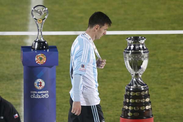 Messi rejects criticisms over Argentina