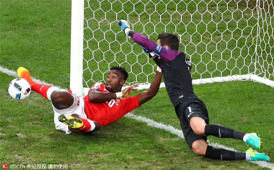 Switzerland draw with France 0-0 to reach round of 16